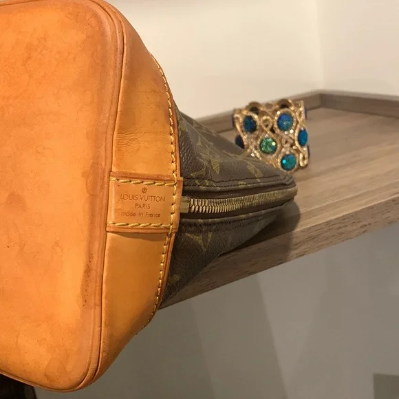 Louis Vuitton Alma PM (bigger one) Hand Bag - Picture 9 of 13